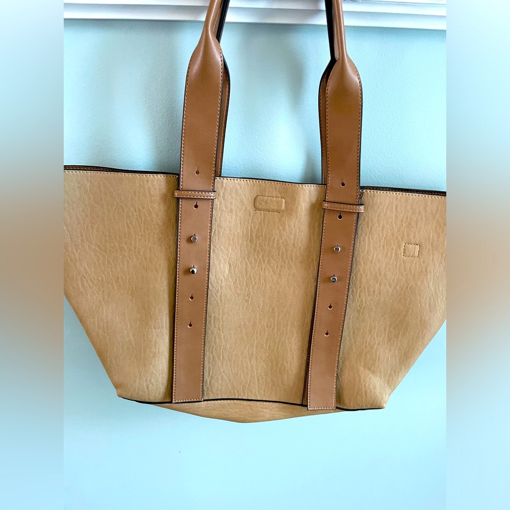 Beautiful tote used once with clutch